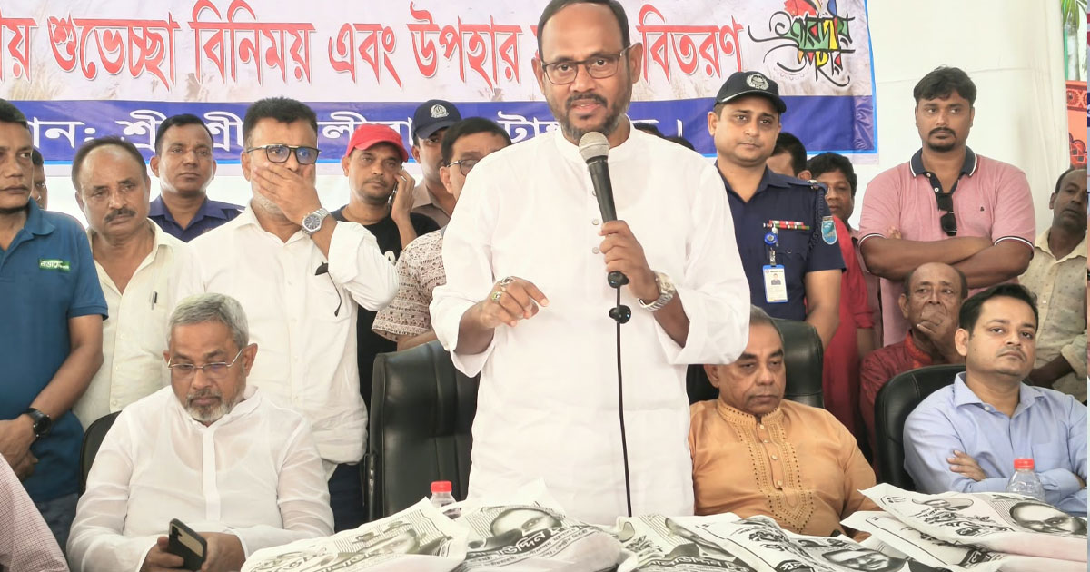টাঙ্গাইলে ২৮০০ সনাতন ধর্মাবলম্বী পরিবারকে উপহার দিলেন প্রতিমন্ত্রী টুকু