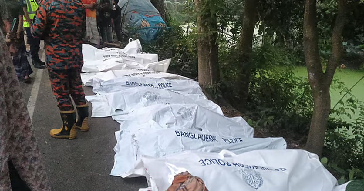 নাটোরে বাস-ট্রাক সংঘর্ষে অন্তত ১৩ জন নিহত