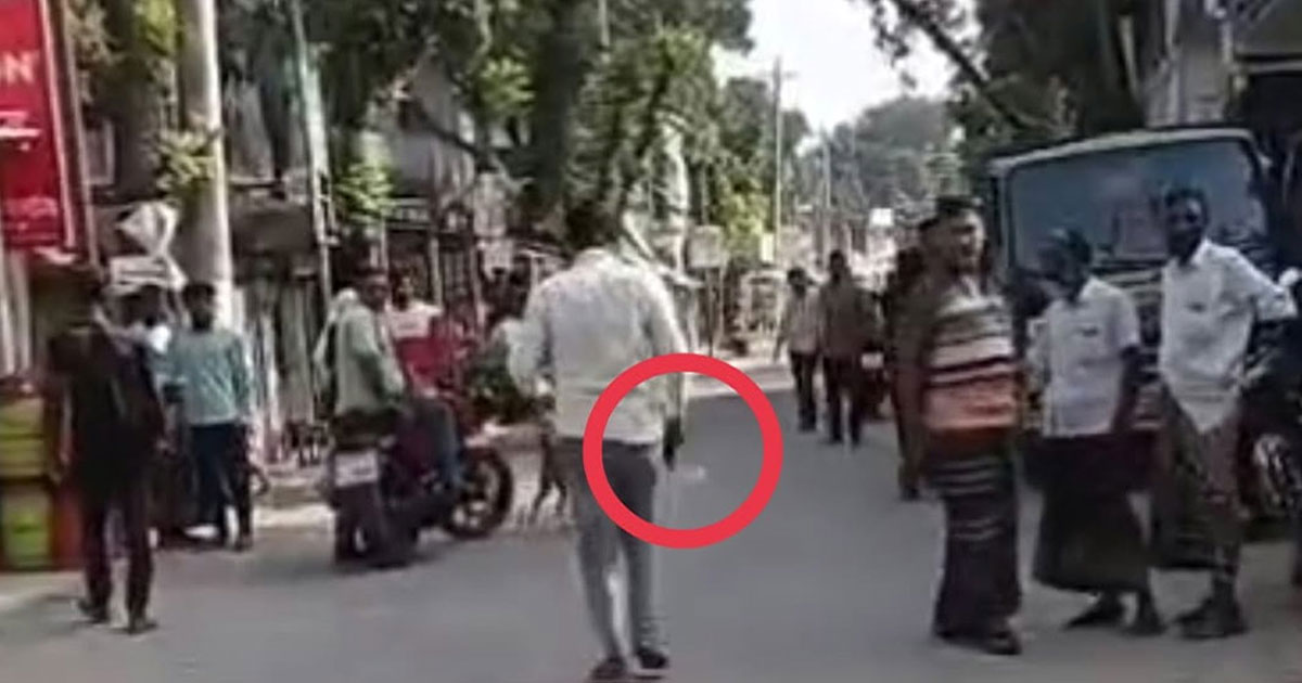 প্রকাশ্যে পিস্তল দেখানোয় থানায় জিডি