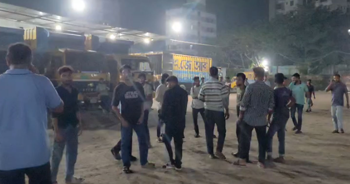 চাঁদার দাবিতে হাজারীবাগে কুরিয়ার সার্ভিসের গুদামে ঢুকে হামলা ও ভাঙচুর