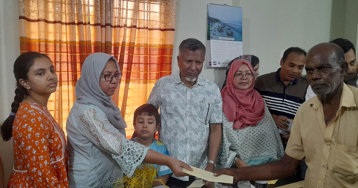 দরিদ্র ও নিম্ন আয়ের মানুষের পাশে দাঁড়াতে সরকার কাজ করে যাচ্ছে: প্রতিমন্ত্রী আ. বারী