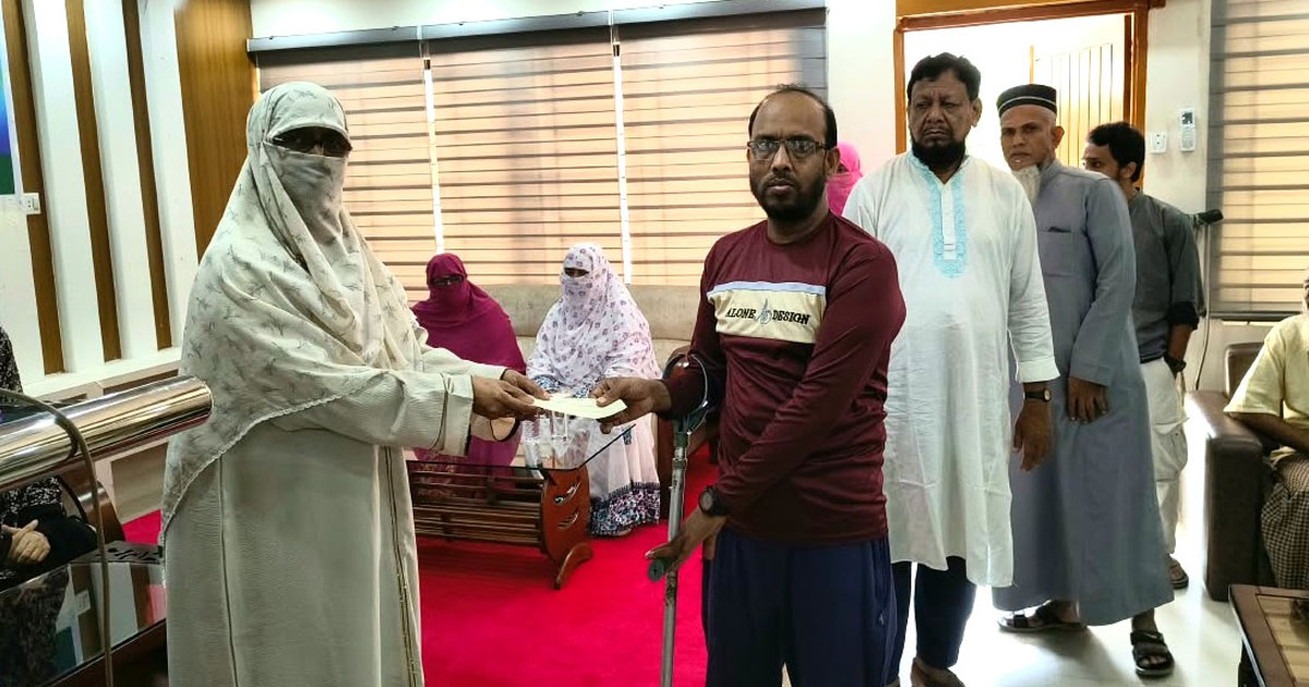 রাজবাড়ীতে অসহায়, দুস্থ ও সুবিধাবঞ্চিতদের মাঝে অনুদান বিতরণ