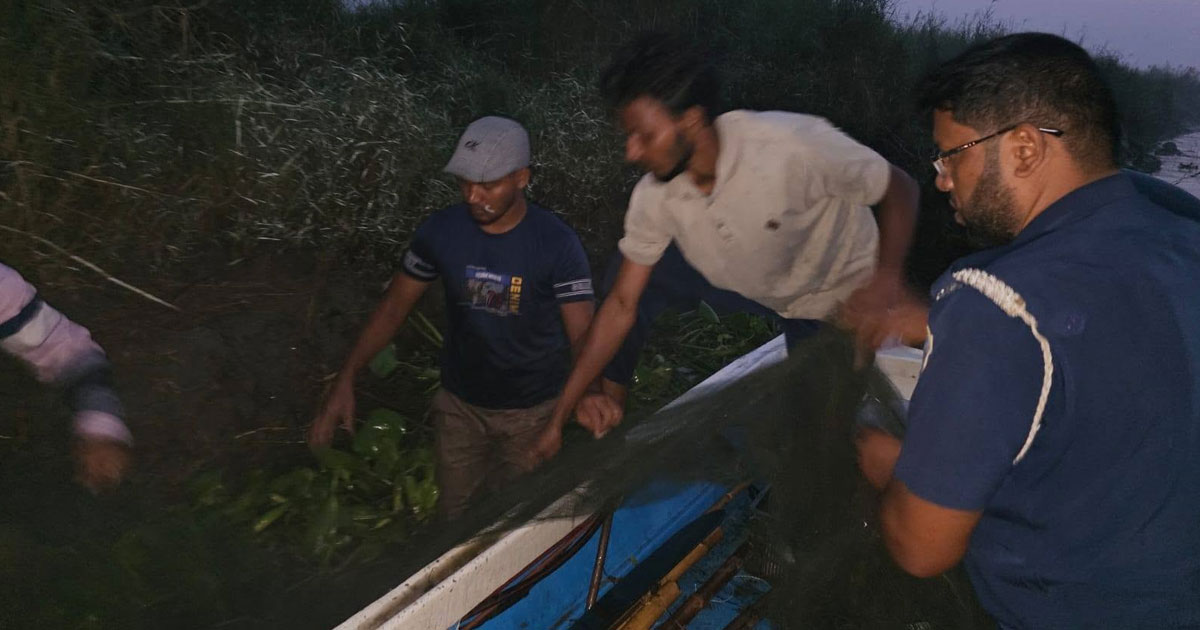 চাঁদপুরে মা ইলিশ রক্ষায় দুই অভিযানে আটক ৭, জাল ও নৌকা জব্দ