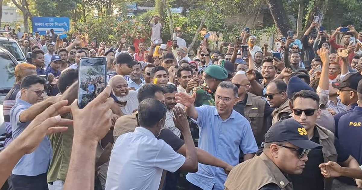 মোংলা বন্দরের জেটি-কনটেইনার ইয়ার্ড পরিদর্শন করলেন প্রধানমন্ত্রী তারেক রহমান