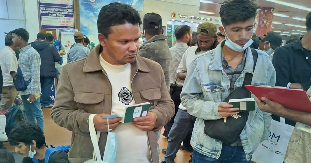 লিবিয়া থেকে দেশে ফিরলেন ১৭৪ বাংলাদেশি