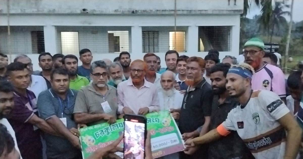 মোল্লাহাটে ৪ দলীয় ফুটবল টুর্ণামেন্টে সাতক্ষীরা ফুটবল একাদশ চ্যাম্পিয়ান