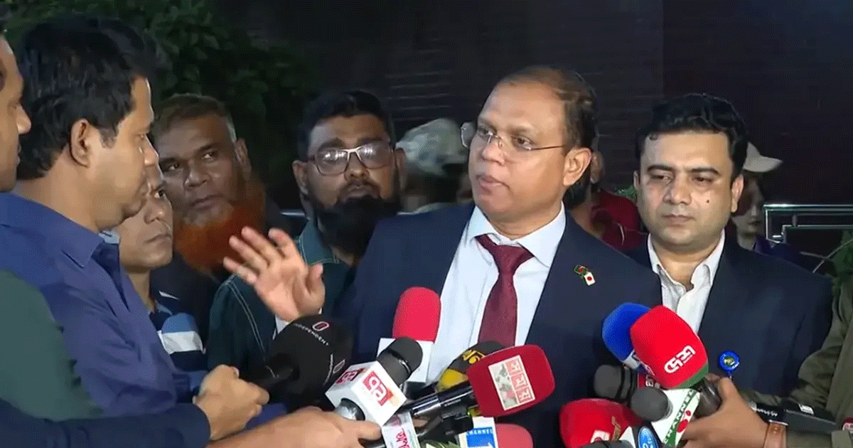 অন্য বিমানে ফেরার সুযোগ থাকলেও সফরসঙ্গীদের নিয়েই ফিরলেন প্রধানমন্ত্রী