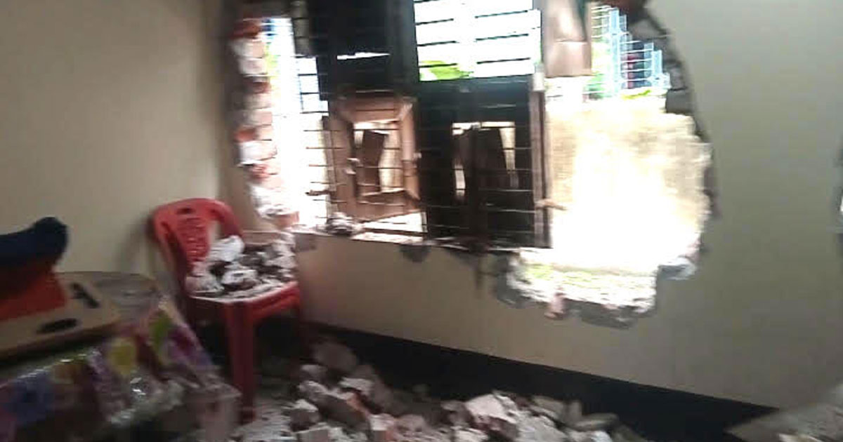 চাটমোহরে বিরোধপূর্ণ জায়গার বাড়িঘর ভাংচুর, পরস্পর বিরোধি বক্তব্য
