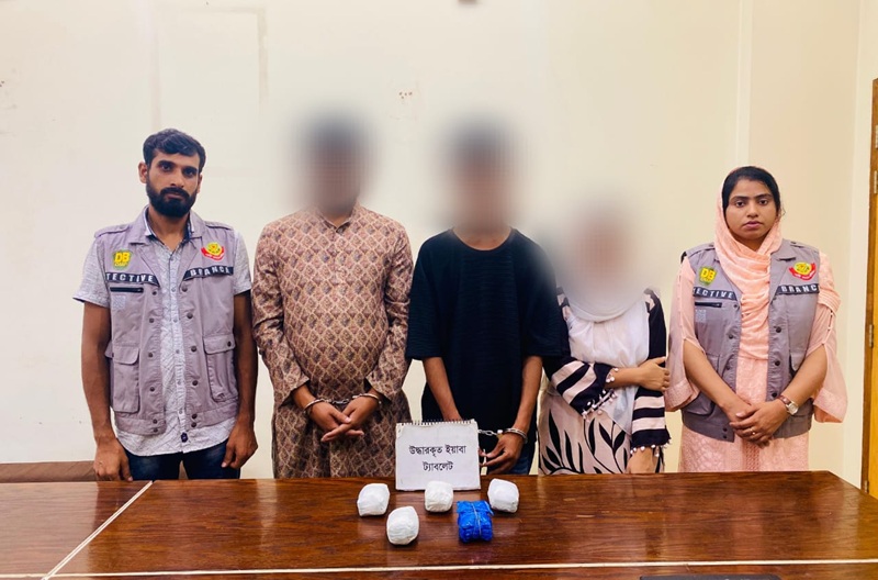 মগবাজারে ১০ হাজার ইয়াবাসহ প্রাইভেটকার জব্দ, আটক ৩