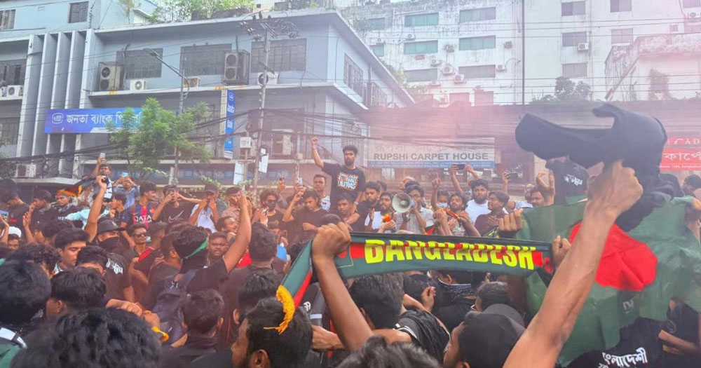 বাংলাদেশ-সিঙ্গাপুর ম্যাচ ঘিরে আনন্দ-উল্লাসে প্রাণবন্ত স্টেডিয়ামপাড়া