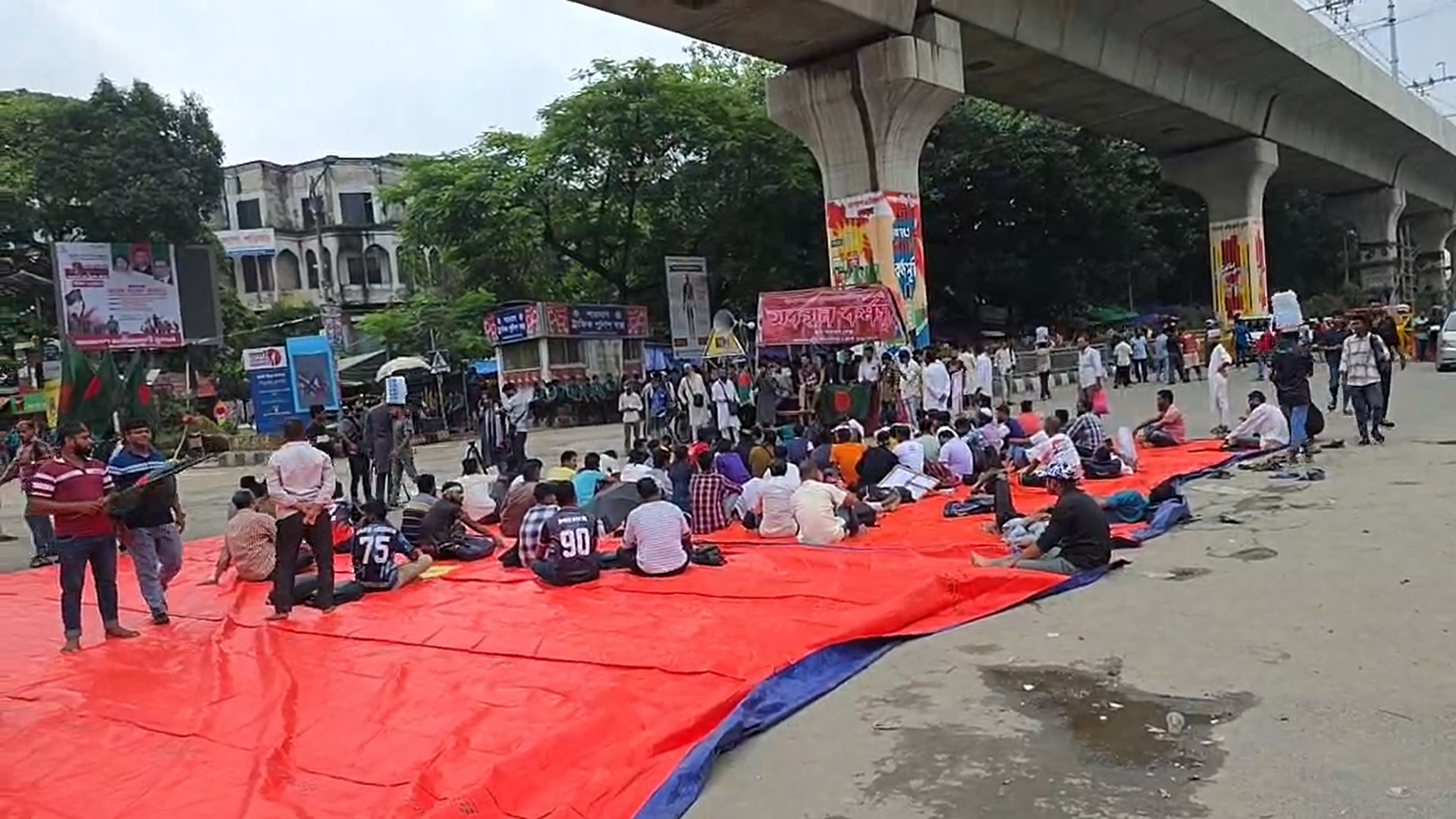 আজও শাহবাগে ‘জুলাই যোদ্ধাদের’ অবস্থান