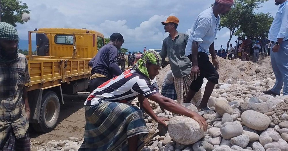 সিলেটে পাথর লুটের ঘটনায় ৫ জন গ্রেপ্তার