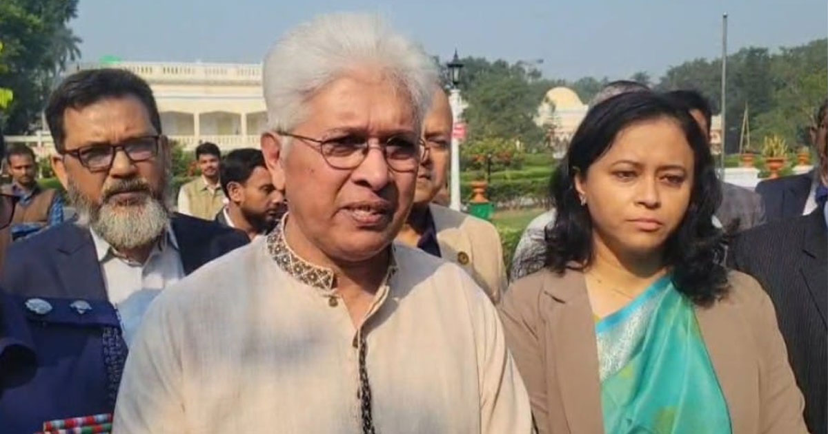 আপাতত বিদেশ থেকে চিনি আমদানি বন্ধ: শিল্প উপদেষ্টা