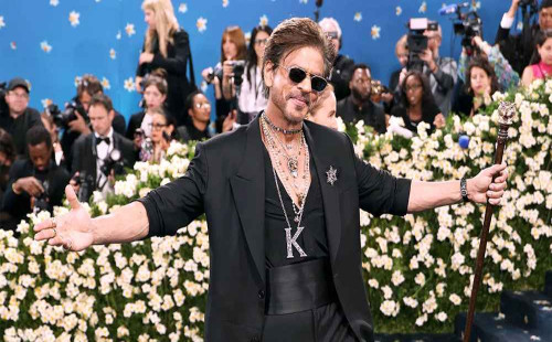 ইতিহাস গড়লেন শাহরুখ