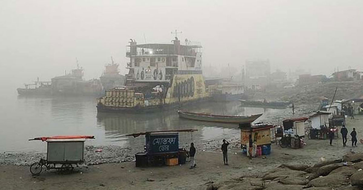 ঘন কুয়াশায় দৌলতদিয়া-পাটুরিয়া নৌরুটে ফেরি চলাচল বন্ধ