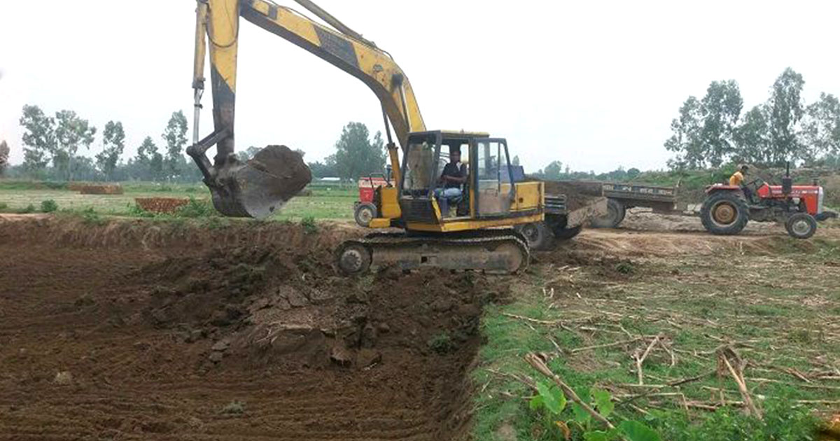 ঠাকুরগাঁওয়ে কৃষিজমির মাটি খনন করতে বাধা দেয়ায় সরকারি কর্মচারীকে মারধর