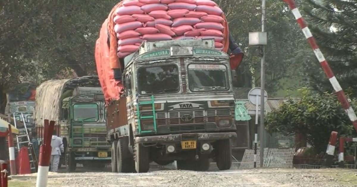 চার বছর পর হিলি স্থলবন্দর দিয়ে ভারত থেকে গম আমদানি শুরু