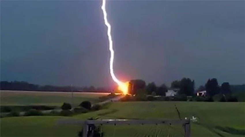 হাওরে ধান কাটার সময় বজ্রপাতে ৫ কৃষকের মৃত্যু