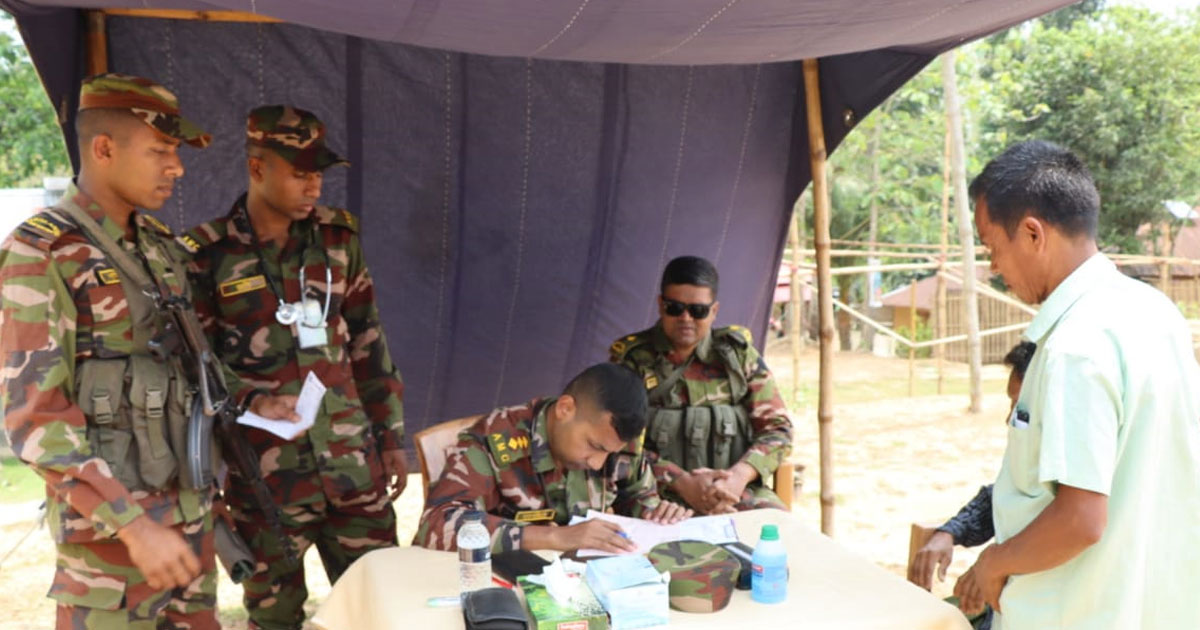 খাগড়াছড়িতে সেনাবাহিনীর ফ্রি মেডিকেল ক্যাম্প
