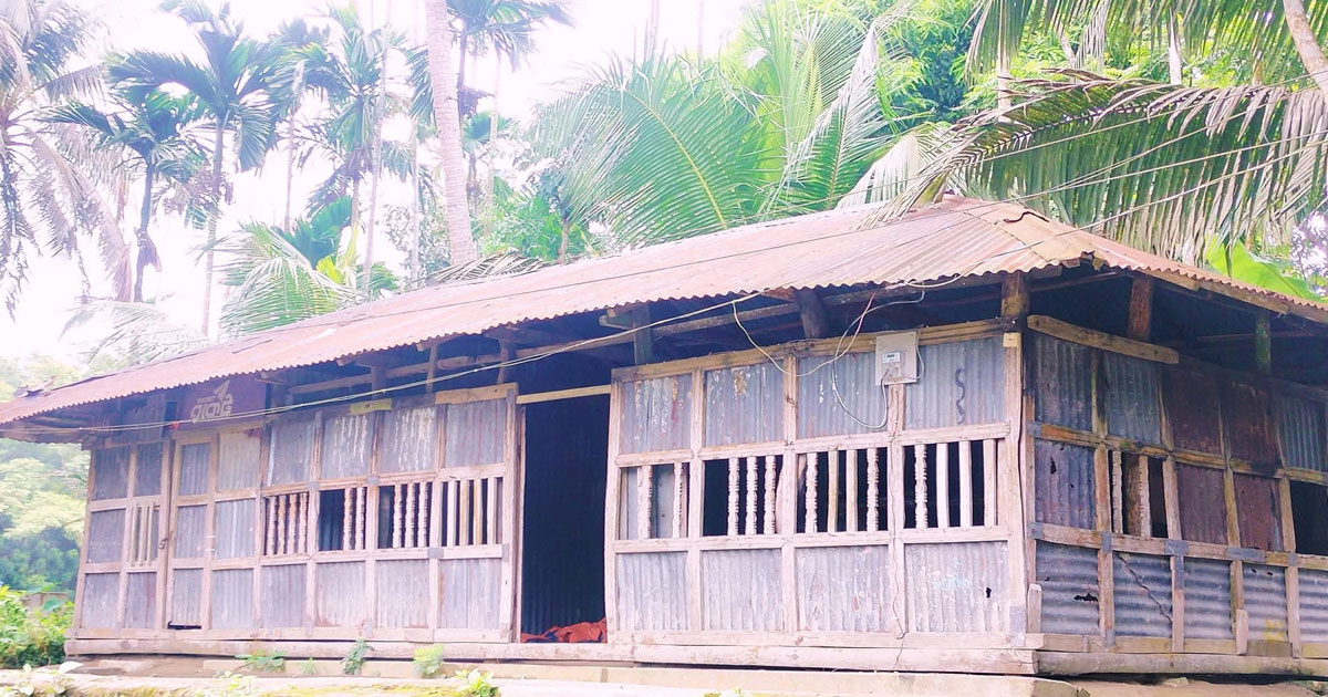 হাজীগঞ্জে মালিকানা জমিতে ইজারা নিয়ে মাছের বাজার বন্ধ