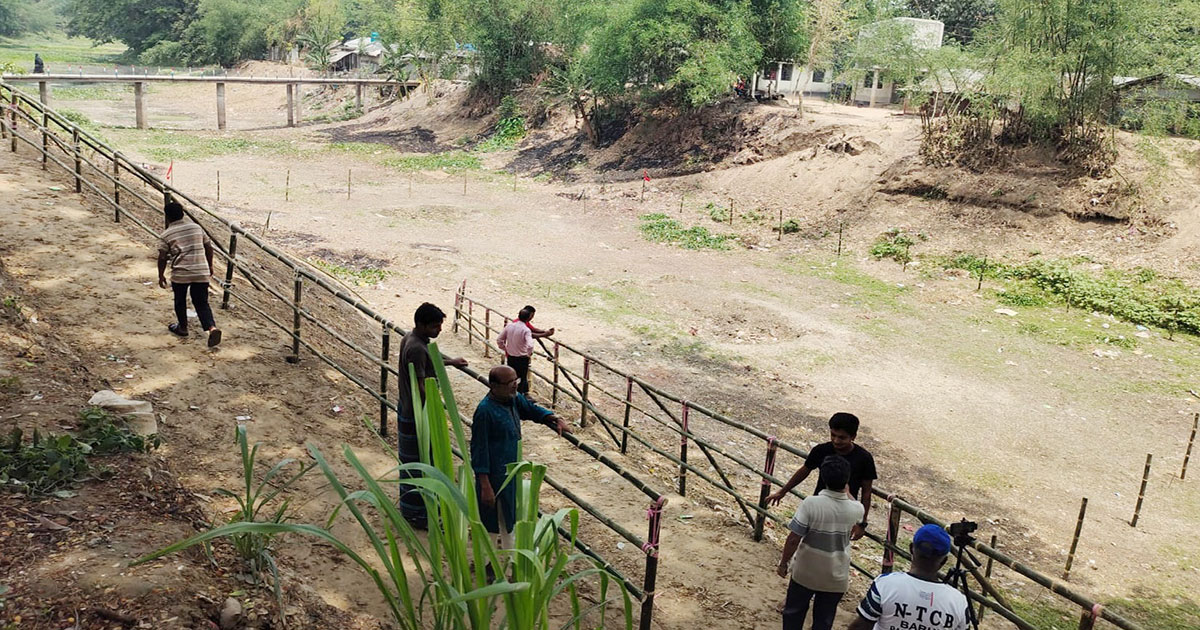 উলাশী খালপাড় এখন সাজসাজ রব