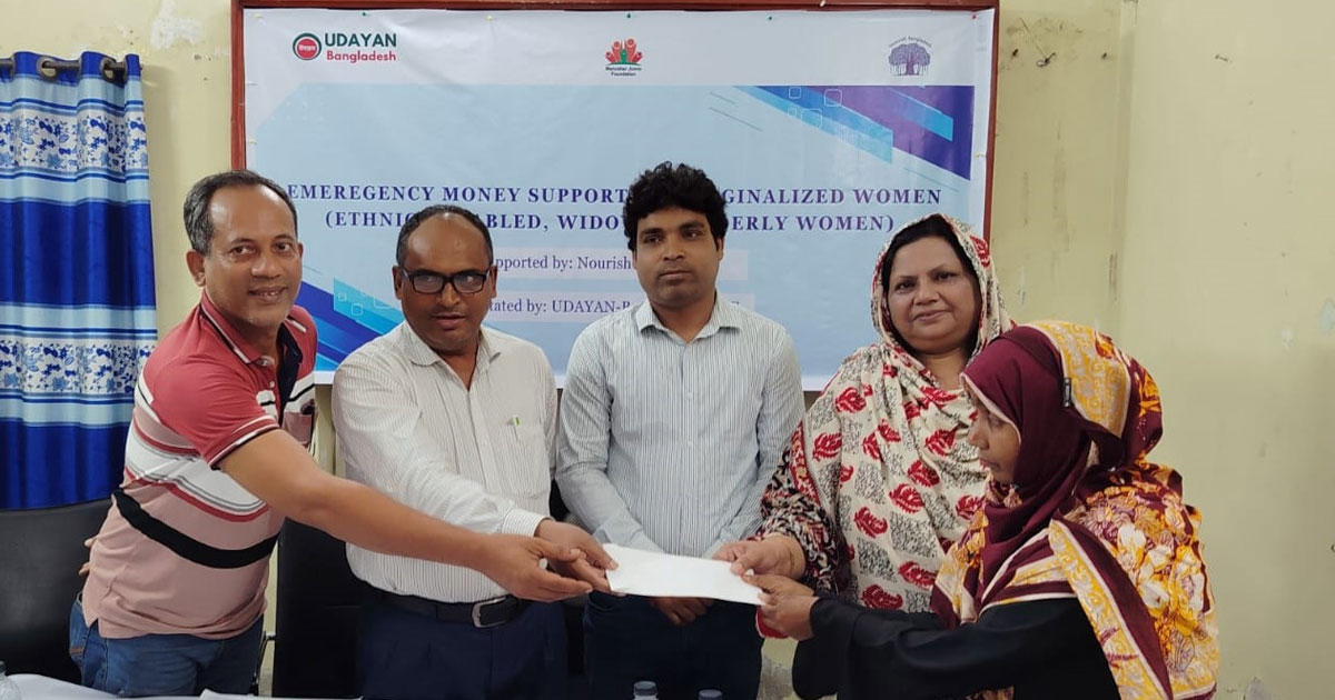 বাগেরহাটে প্রান্তিক নারীদের মাঝে আর্থিক সহায়তা