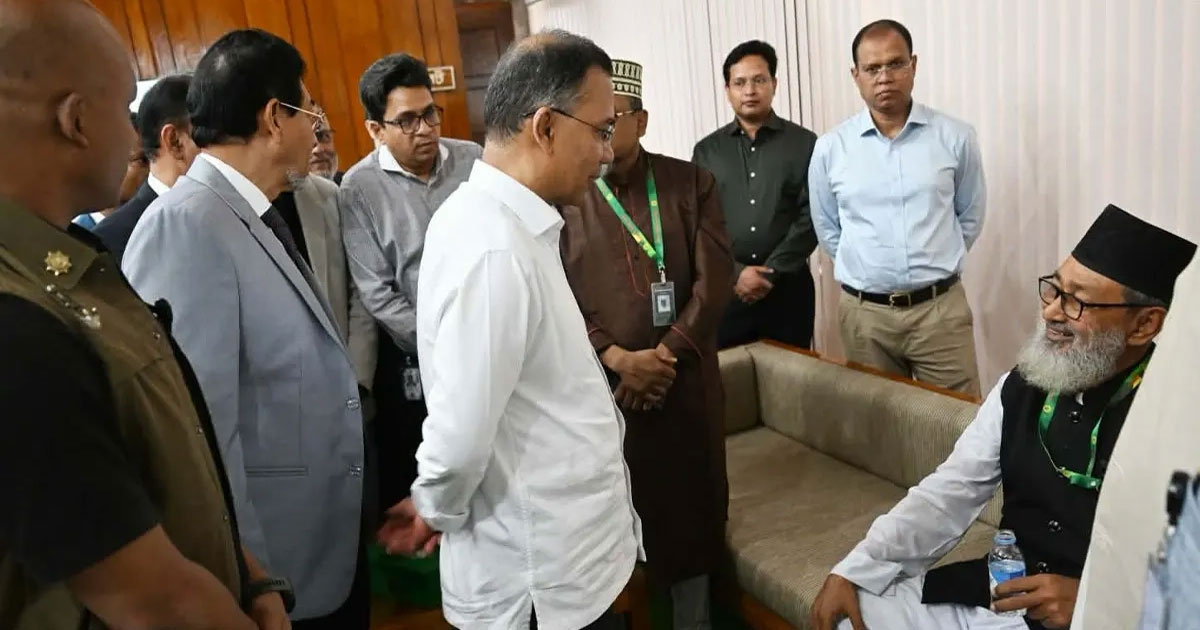 অধিবেশন চলাকালে অসুস্থ বিরোধী দলীয় এমপি, খোঁজ নিলেন প্রধানমন্ত্রী