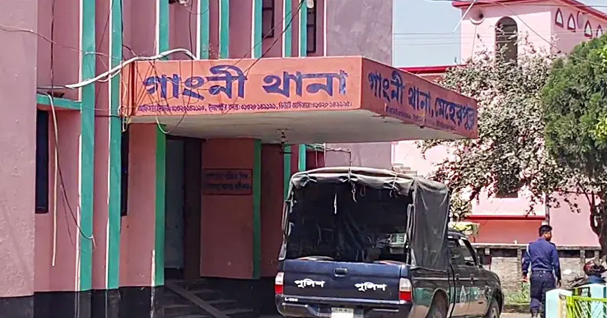 মাদক কারবারিকে ছেড়ে দিয়ে স্ত্রীকে গ্রেপ্তার করলো পুলিশ