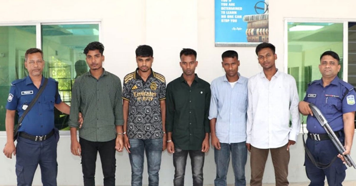 কনস্টেবল নিয়োগ পরীক্ষায় ডিভাইসসহ আটক ৫