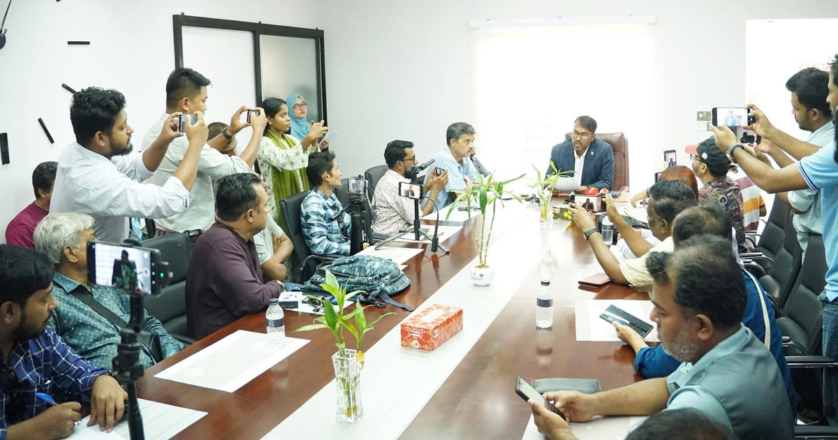 রাবিপ্রবিতে অস্থিরতা সৃষ্টির অভিযোগে উপাচার্যের সংবাদ সম্মেলন