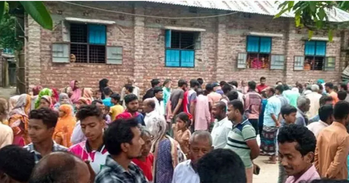 জমি বিরোধে বাবা- ছেলেকে পিটিয়ে হত্যা