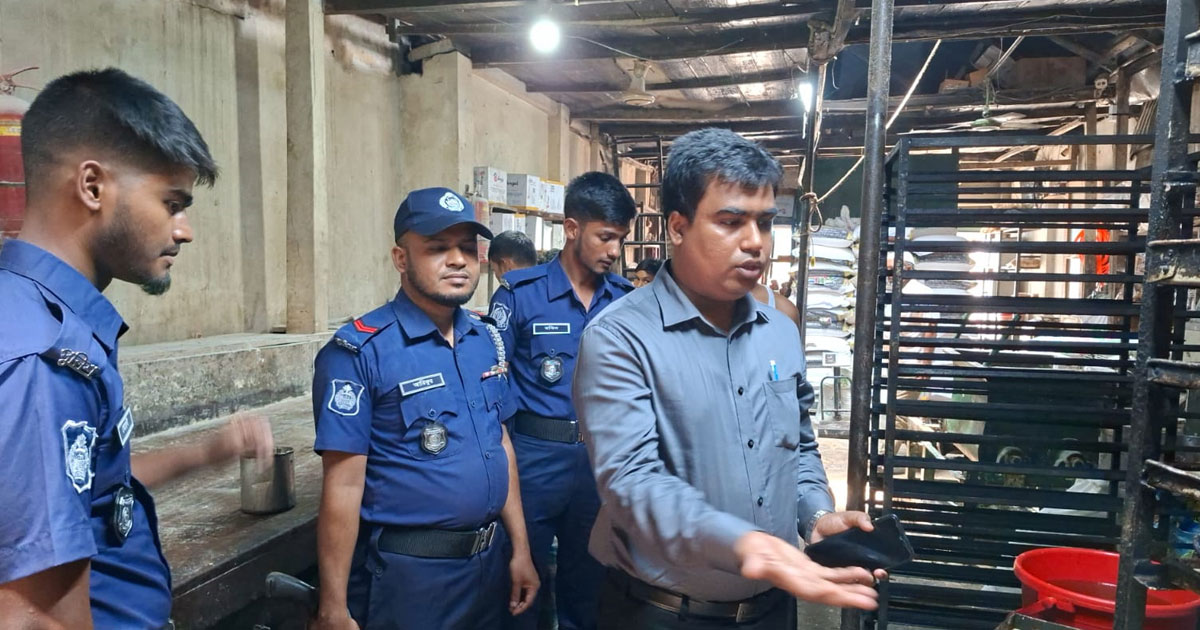 চাঁদপুরে খাবার তৈরি কারখানাসহ দুই প্রতিষ্ঠানে জরিমানা