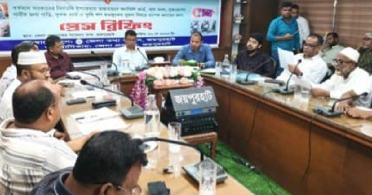জয়পুরহাটে নির্বাচনি ইশতেহার বাস্তবায়ন নিয়ে ডিসির সংবাদ সম্মেলন