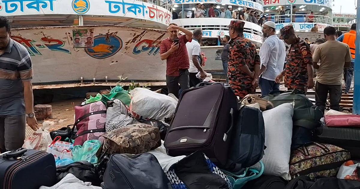 ঝড়ে চাঁদপুর ঘাটে যাত্রীবাহী লঞ্চ কাত হয়ে ১০ যাত্রী আহত