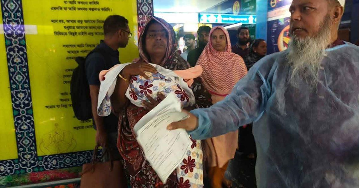 বাচ্চারা যখন কান্না করছিল তখন কাউকে খুঁজে পাননি স্বজনরা