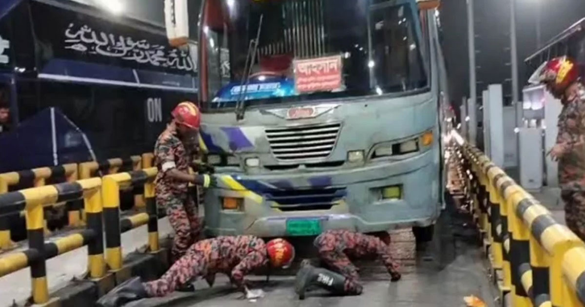 হেলপারের দুঃসাহসিক আত্মত্যাগে বাঁচল অর্ধশতাধিক প্রান