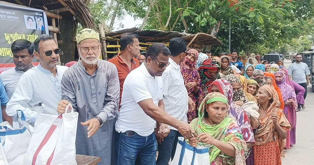 দুই শতাধিক পরিবারকে খাদ্য সহায়তা দিলো মাজেদা বেগম ফাউন্ডেশন