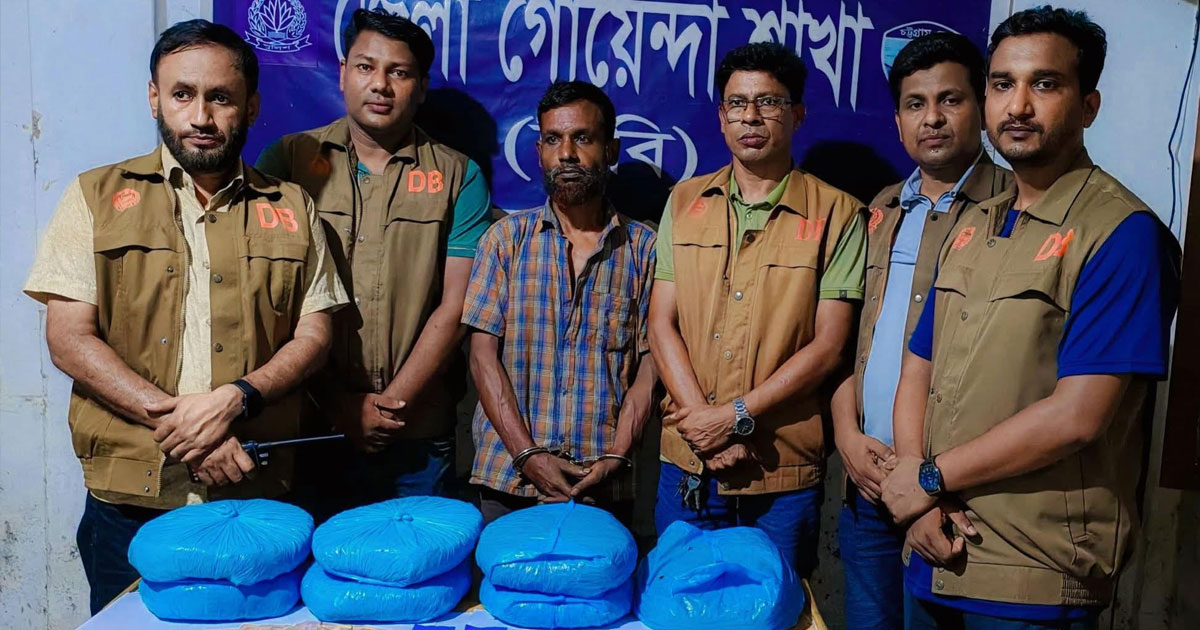 নোয়াখালীতে মেকানিকের দোকান থেকে ইয়াবা-গাঁজাসহ আটক ১